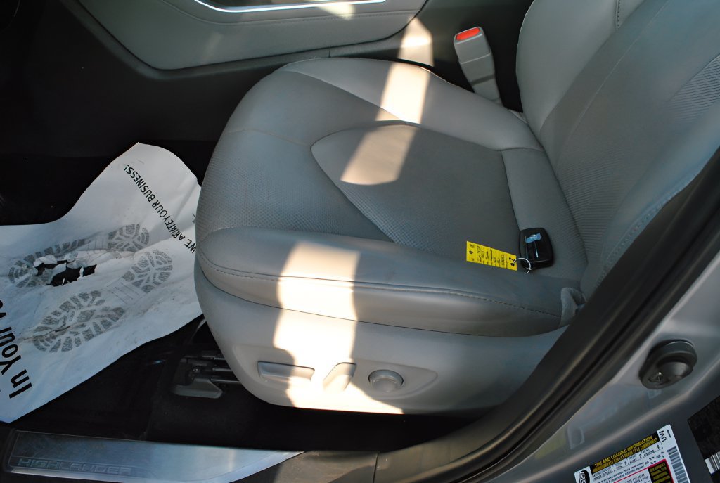 Used 2023 Toyota Highlander Limited AWD/4WD image 16