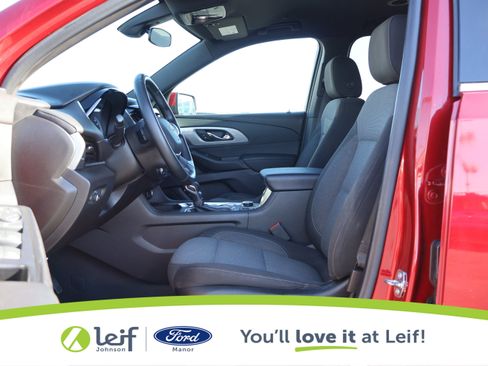 Used 2023 Chevrolet Traverse LT image 11