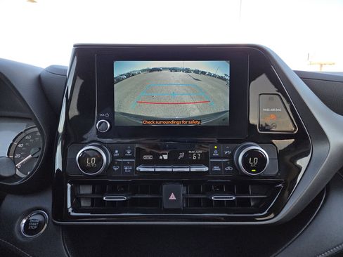 Used 2023 Toyota Highlander LE image 28