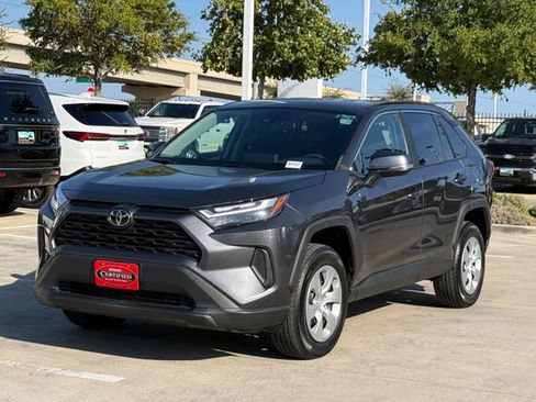 Used 2024 Toyota RAV4 LE AWD/4WD image 8