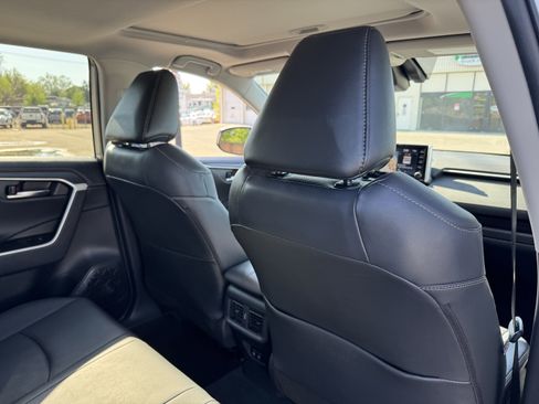 Used 2020 Toyota RAV4 Limited w/ Limited Grade Weather Package AWD/4WD image 18