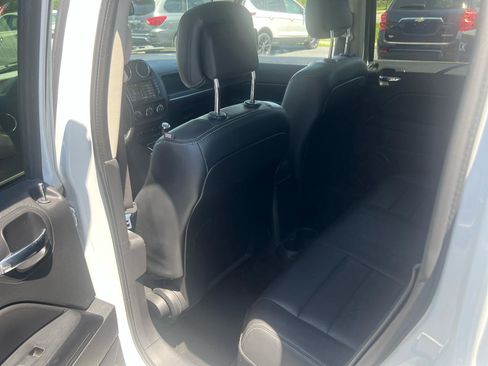 Used 2016 Jeep Patriot High Altitude FWD image 14