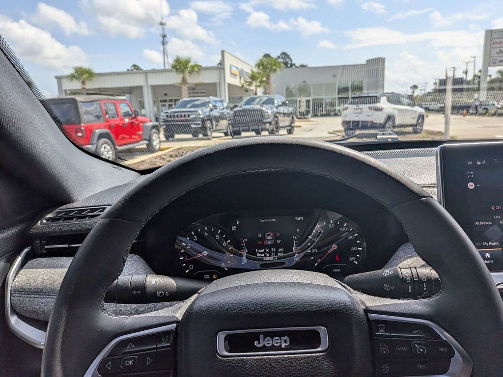 Used 2023 Jeep Compass Latitude w/ Convenience Group AWD/4WD image 30