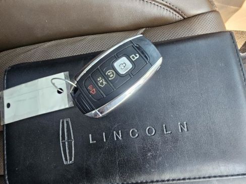 Used 2018 Lincoln MKX Reserve w/ Luxury Package AWD/4WD image 20