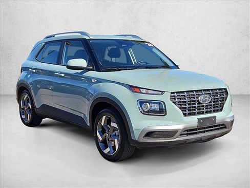 Certified 2025 Hyundai Venue SEL image 3