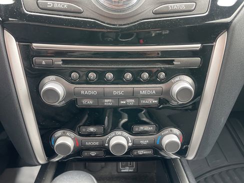 Used 2020 Nissan Pathfinder SV image 18