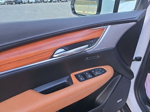 Certified 2023 Cadillac XT5 Premium Luxury w/ LPO, Floor Liner Package image 11