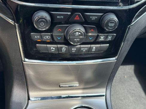 Used 2020 Jeep Grand Cherokee Limited AWD/4WD image 26