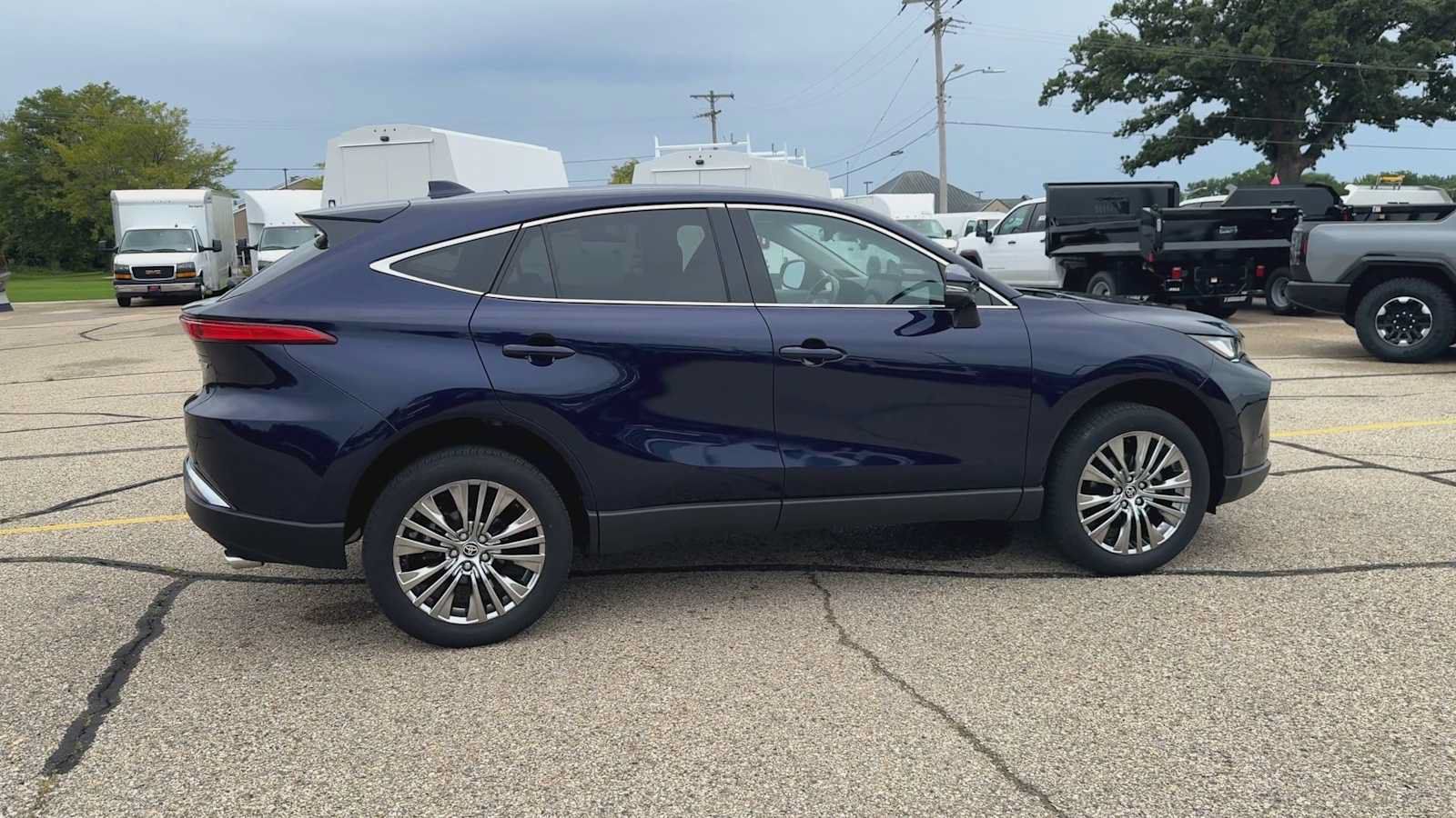 Used 2024 Toyota Venza Limited AWD/4WD image 14