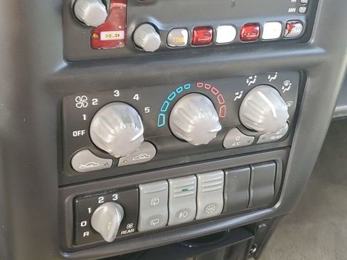 Used 2002 Pontiac Montana M16 w/ Convenience Pkg 1 image 17