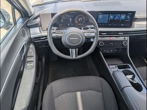 Used 2025 Kia K4 FWD image 8
