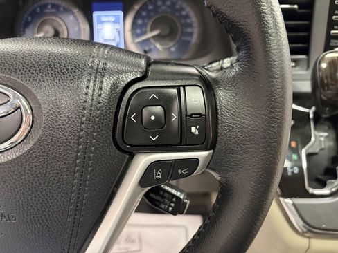 Used 2019 Toyota Sienna XLE image 16