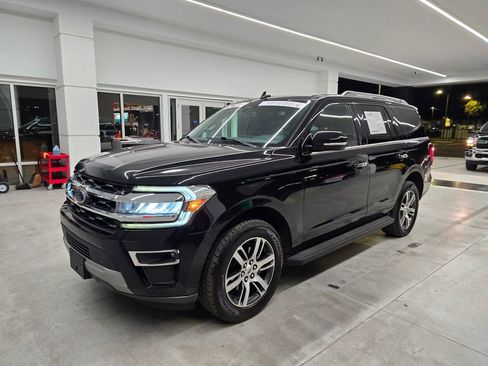 Used 2024 Ford Expedition Limited AWD/4WD image 2