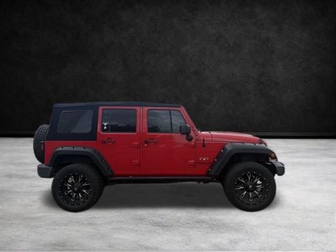 Used 2017 Jeep Wrangler Unlimited Sahara w/ Connectivity Group AWD/4WD image 4