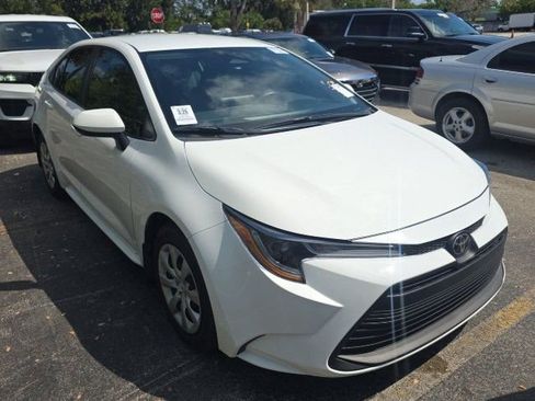 Used 2025 Toyota Corolla LE image 4