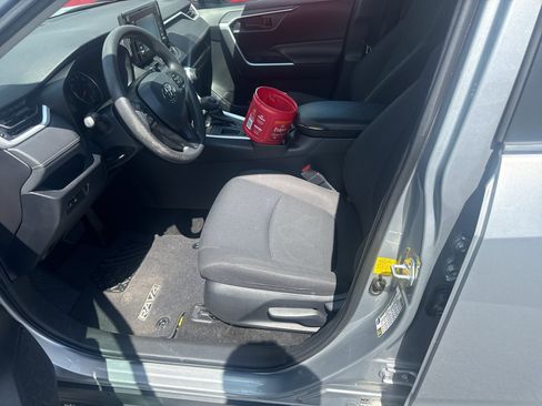 Used 2019 Toyota RAV4 LE w/ Carpet Mat Package FWD image 11