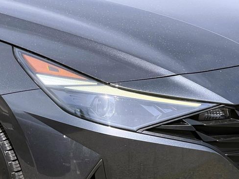 Used 2021 Hyundai Elantra SE w/ Cargo Package FWD image 12