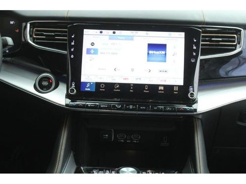 Used 2023 Jeep Grand Wagoneer Series III image 16