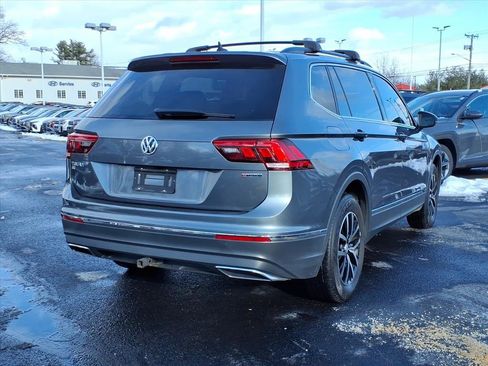 Used 2021 Volkswagen Tiguan SE w/ Panoramic Sunroof Package image 5