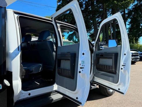 Used 2016 Ford F550 4x4 Crew Cab Super Duty w/ Power Equipment Group image 27