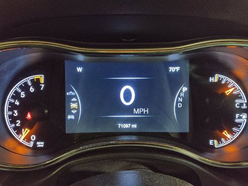 Used 2021 Jeep Grand Cherokee Limited w/ Trailer Tow Group IV image 23