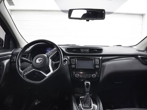 Used 2018 Nissan Rogue Sport SV w/ SV Technology Package image 23