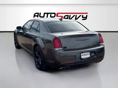 Used 2022 Chrysler 300 Touring w/ Sport Appearance Package RWD image 5