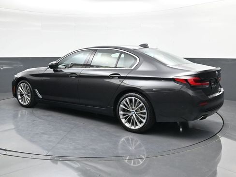 Used 2021 BMW 530i w/ Premium Package image 6