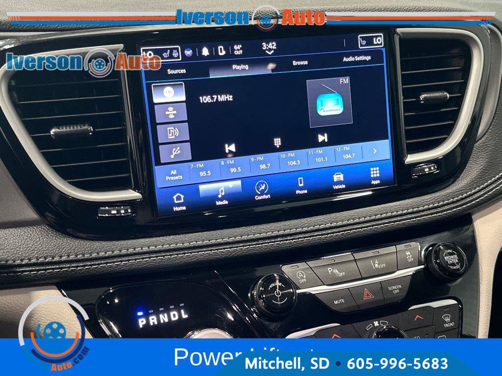 Used 2024 Chrysler Pacifica Touring-L AWD/4WD image 20