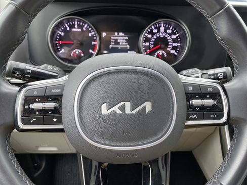 Used 2024 Kia Carnival LX FWD image 15