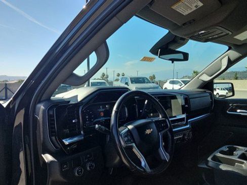 Used 2022 Chevrolet Silverado 1500 LT image 10