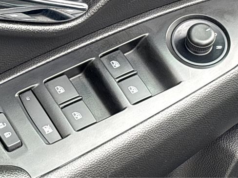 Used 2022 Chevrolet Trax LT w/ Driver Confidence Package image 26