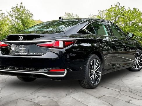 Certified 2024 Lexus ES 250 w/ Premium Package AWD/4WD image 5