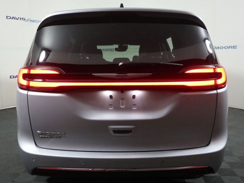 New 2026 Chrysler Pacifica Select image 7