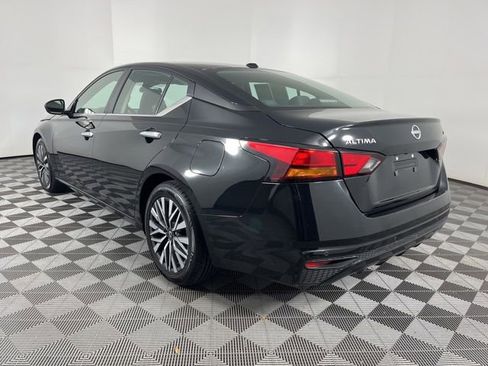 Used 2024 Nissan Altima 2.5 SV FWD image 8