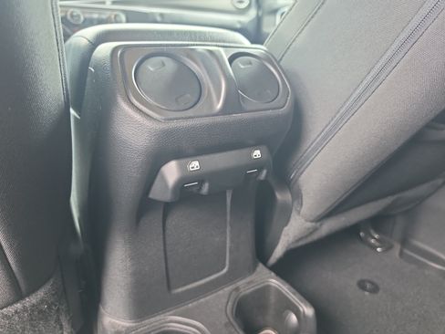Used 2023 Jeep Gladiator Sport AWD/4WD image 17