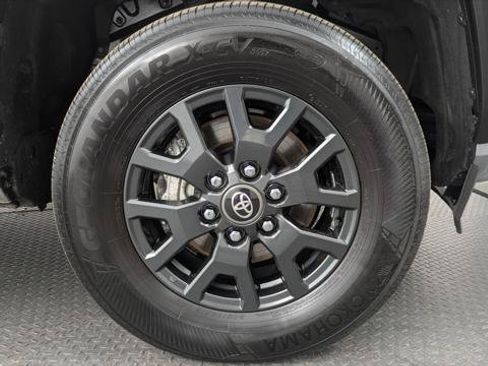Used 2025 Toyota 4Runner SR5 AWD/4WD image 31