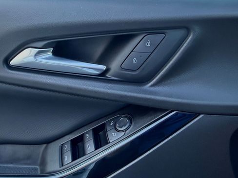 Used 2025 Chevrolet Equinox LT image 18