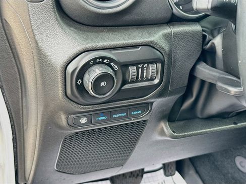 Used 2022 Jeep Wrangler Unlimited Sahara w/ Cold Weather Group AWD/4WD image 11