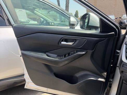 Used 2025 Nissan Rogue SV FWD image 18