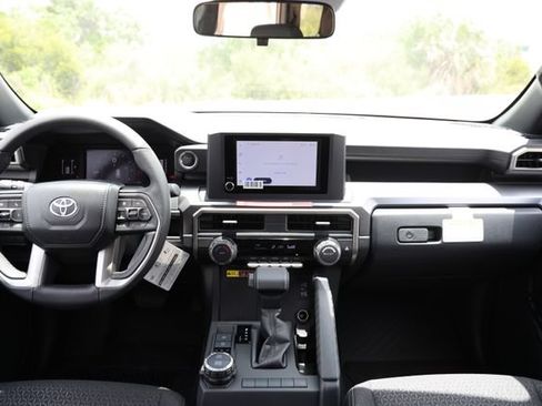 New 2026 Toyota 4Runner SR5 AWD/4WD image 25
