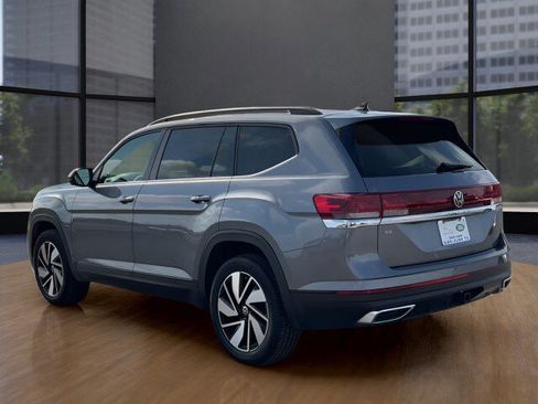 Used 2025 Volkswagen Atlas SE image 3