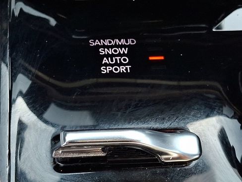 Used 2024 Jeep Wagoneer Series II w/ Flexible Seating Group AWD/4WD image 26