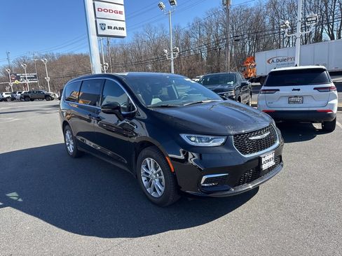 New 2026 Chrysler Pacifica Select AWD/4WD image 2