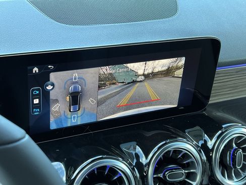 New 2026 Mercedes-Benz GLB 250 4MATIC image 17