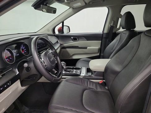 Used 2024 Kia Carnival LX FWD image 19