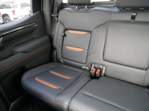 Used 2022 GMC Sierra 1500 AT4 w/ AT4 Preferred Package AWD/4WD image 12