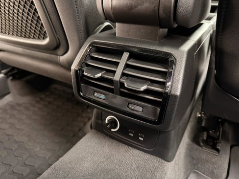 Used 2020 Audi Q3 2.0T Premium image 21