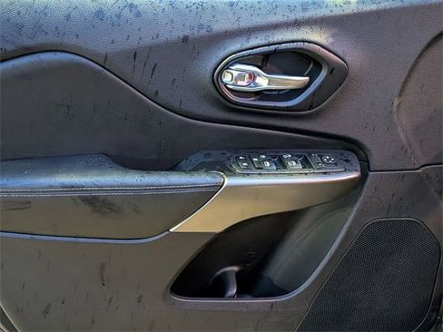 Certified 2020 Jeep Cherokee Latitude Lux w/ Comfort/Convenience Group image 14