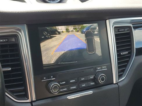 Used 2017 Porsche Macan image 27